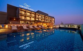 Iris Sarovar Portico